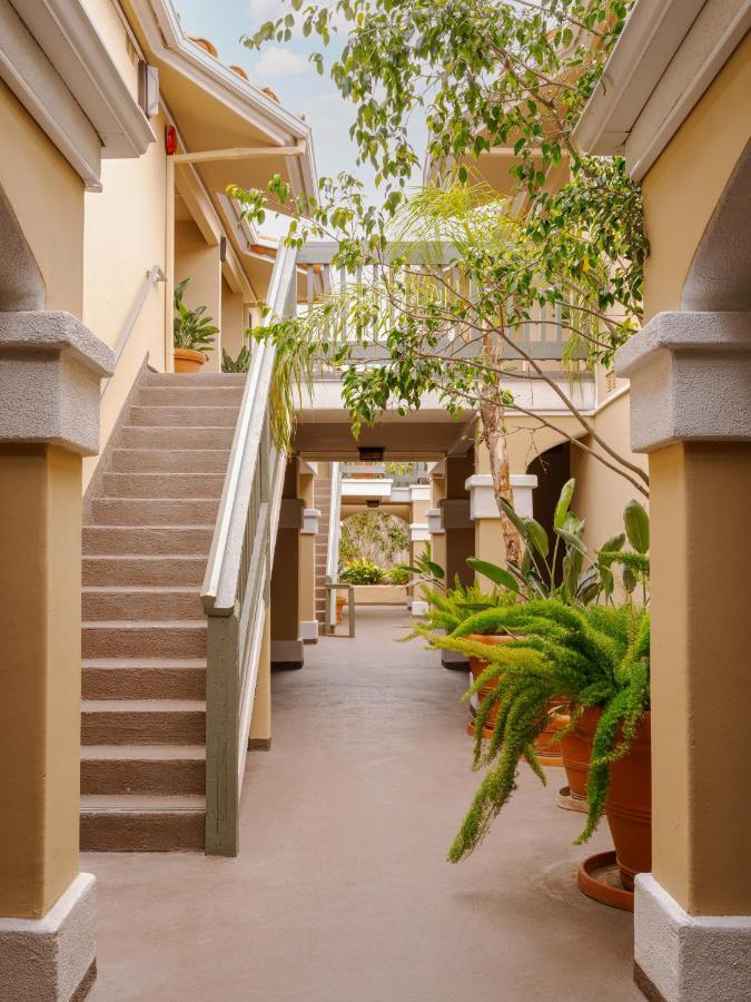 La Ensenada Laguna Beach, Sonder 3*