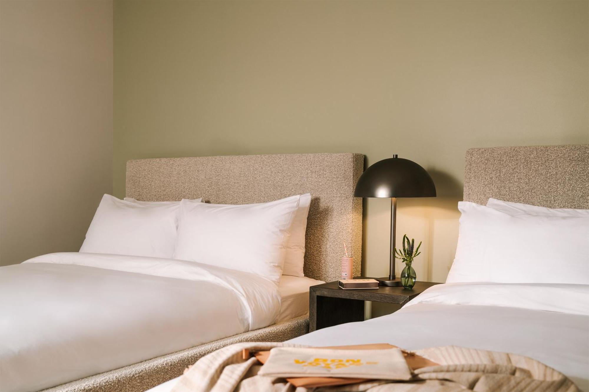 La Ensenada Laguna Beach, Sonder 3*