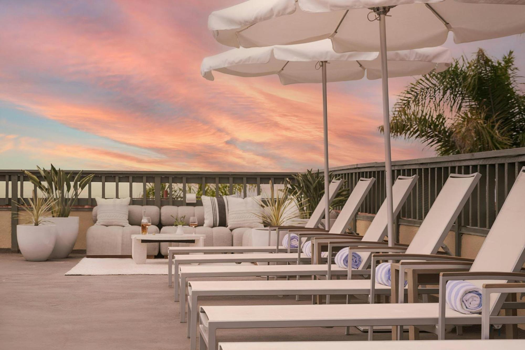 La Ensenada Laguna Beach, Sonder 3*