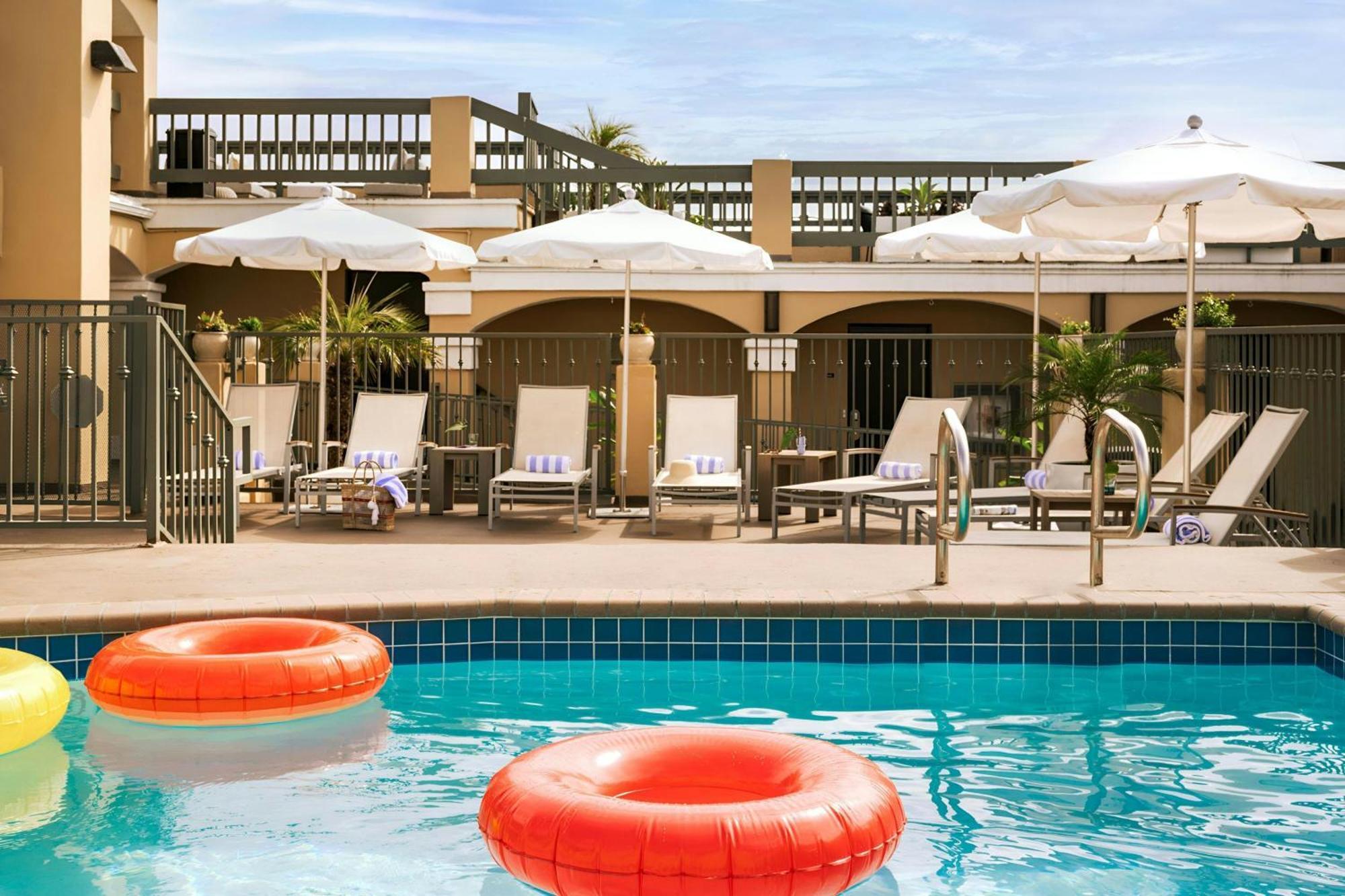 Sonder La Ensenada Hotel